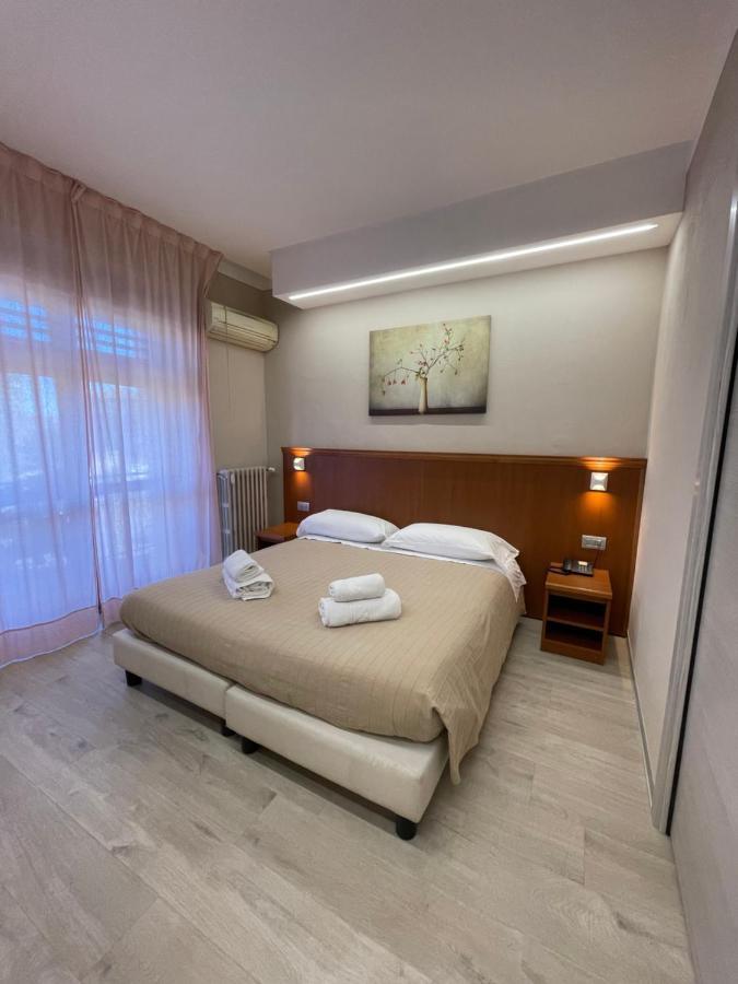 Hotel Rinaldo Apartment Borgomanero Exterior foto